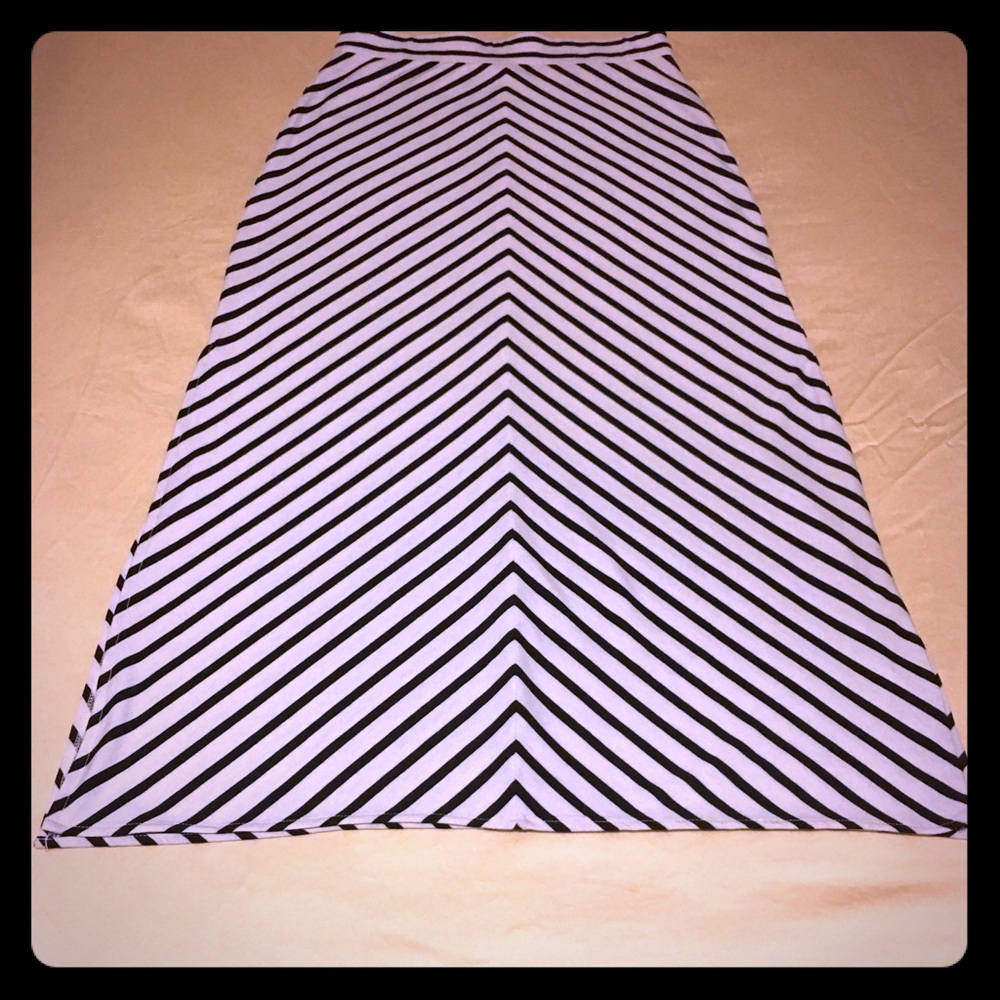 NWT Maxi Skirt white /navy